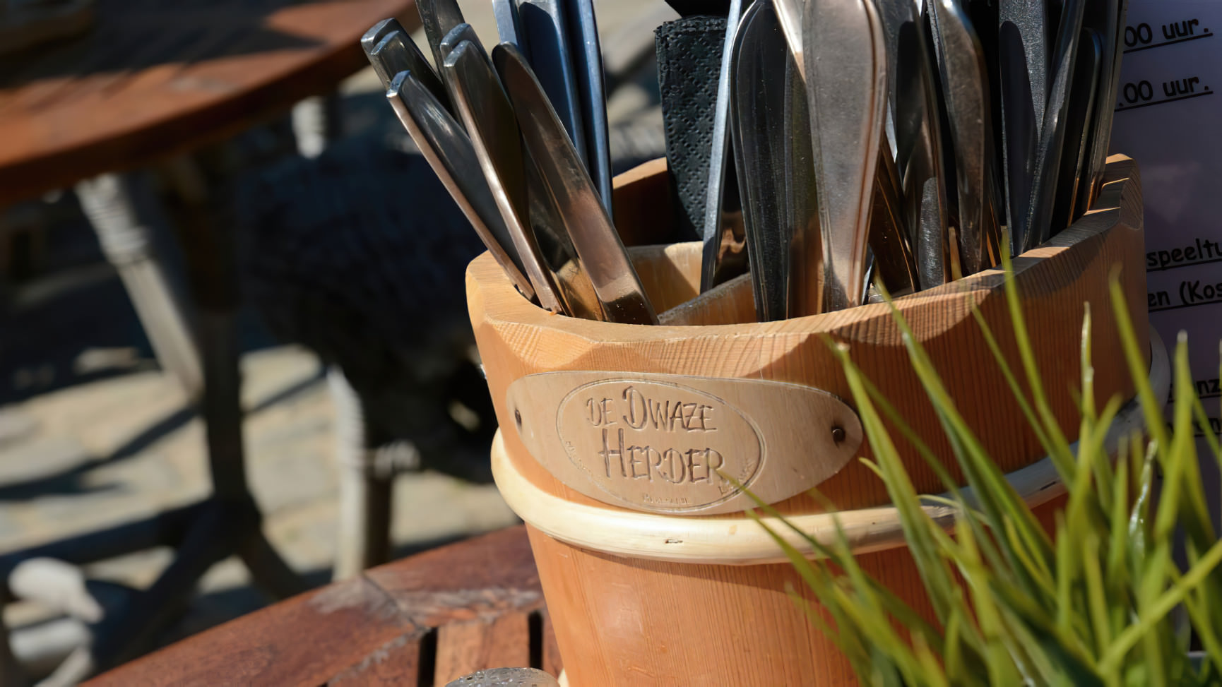 Detail of a cutlery basket with the inscription The Foolish Shepherd