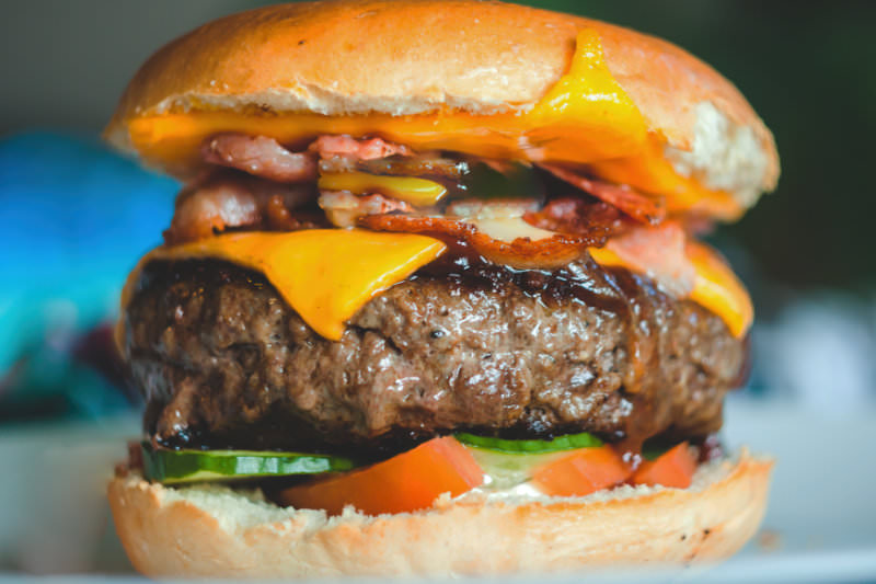 Een heerlijke hamburger bij de Dwaze Herder